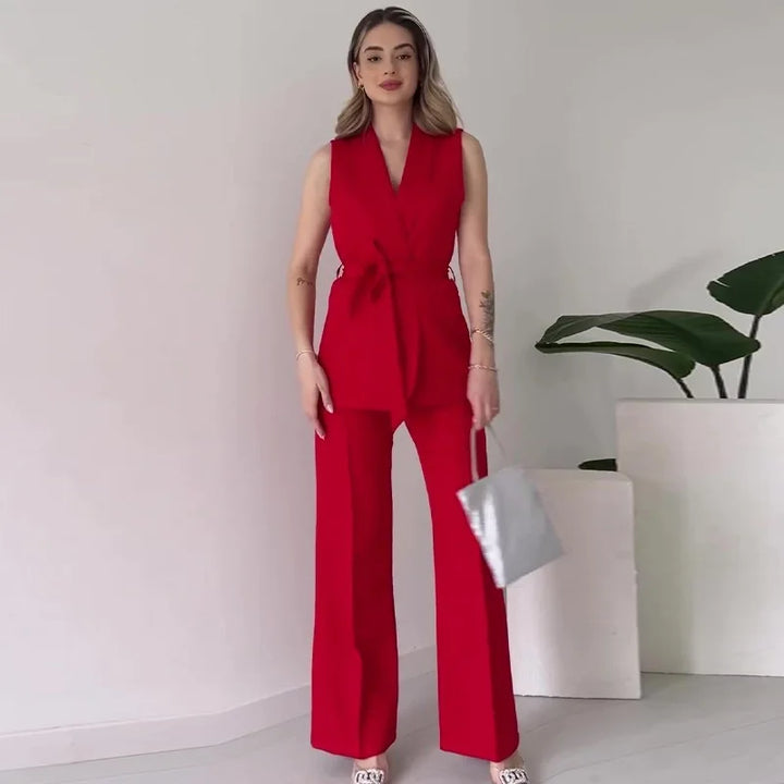 Ärmelloser Blazer-Anzug Taillierte Passform Wickel-V-Ausschnitt Weite Hose – Avérine