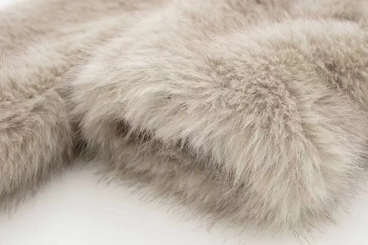 Echoarchiv | Warme Pelzjacke Für Damen In Stilvollem Design
