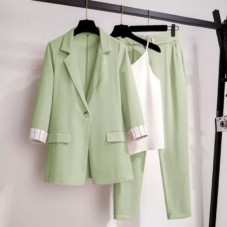 Echoarchiv | Eleganter Dreiteiliger Anzug In Übergröße für Damen