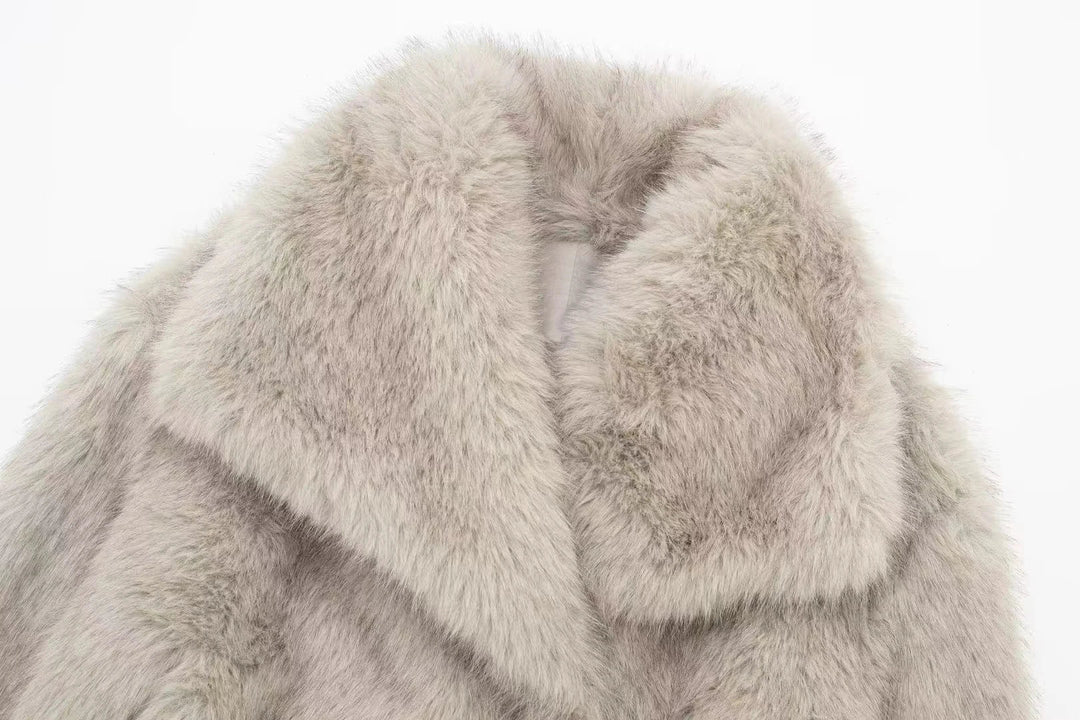 Echoarchiv | Warme Pelzjacke Für Damen In Stilvollem Design