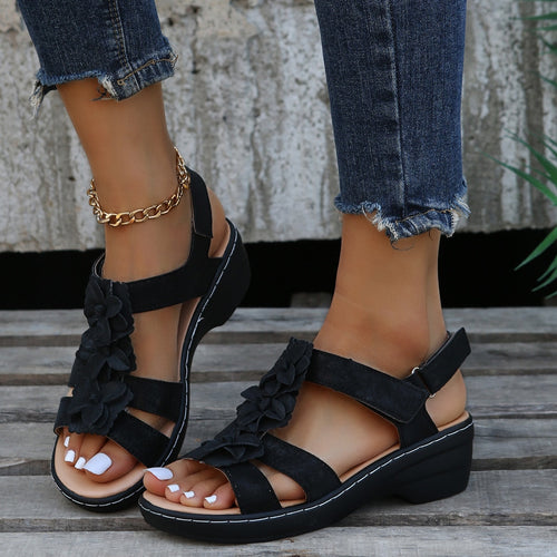 Echoarchiv | Orthopädische Sandalen mit Schwarzen Blumen