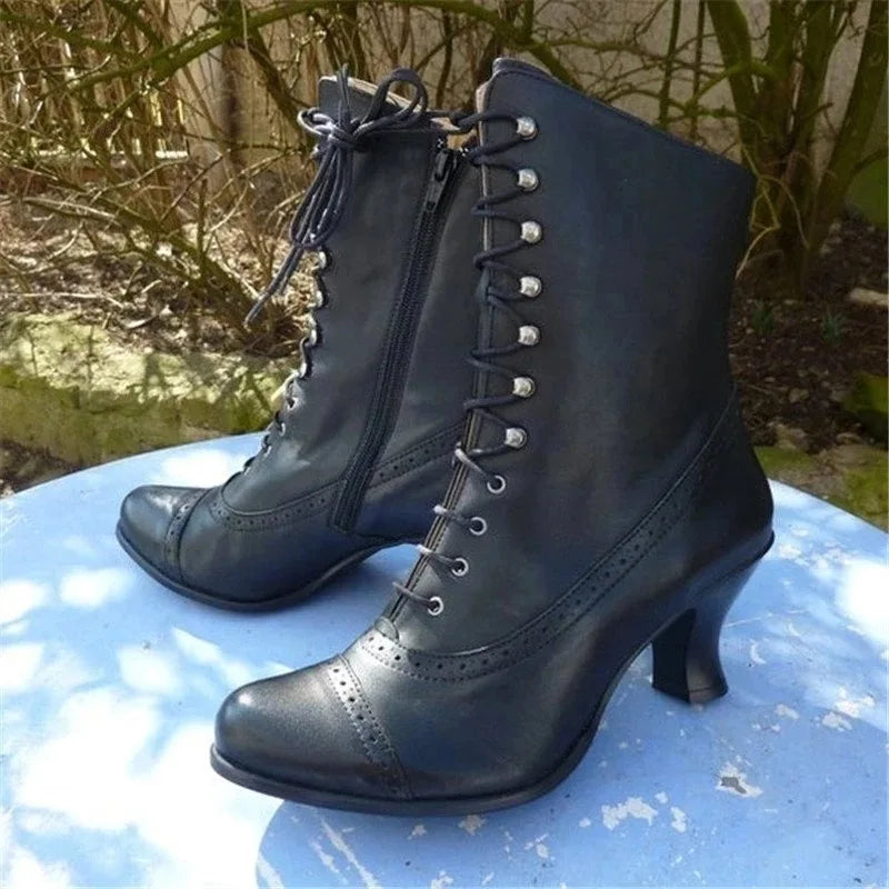 Echoarchiv | Viktorianische Schnürstiefel mit Absatz