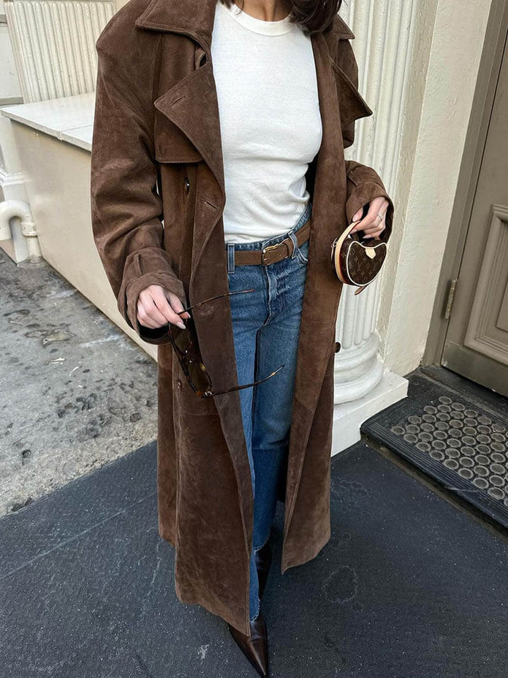 Echoarchiv | Zeitloser Wildleder-Trenchcoat für Einen Eleganten Flair