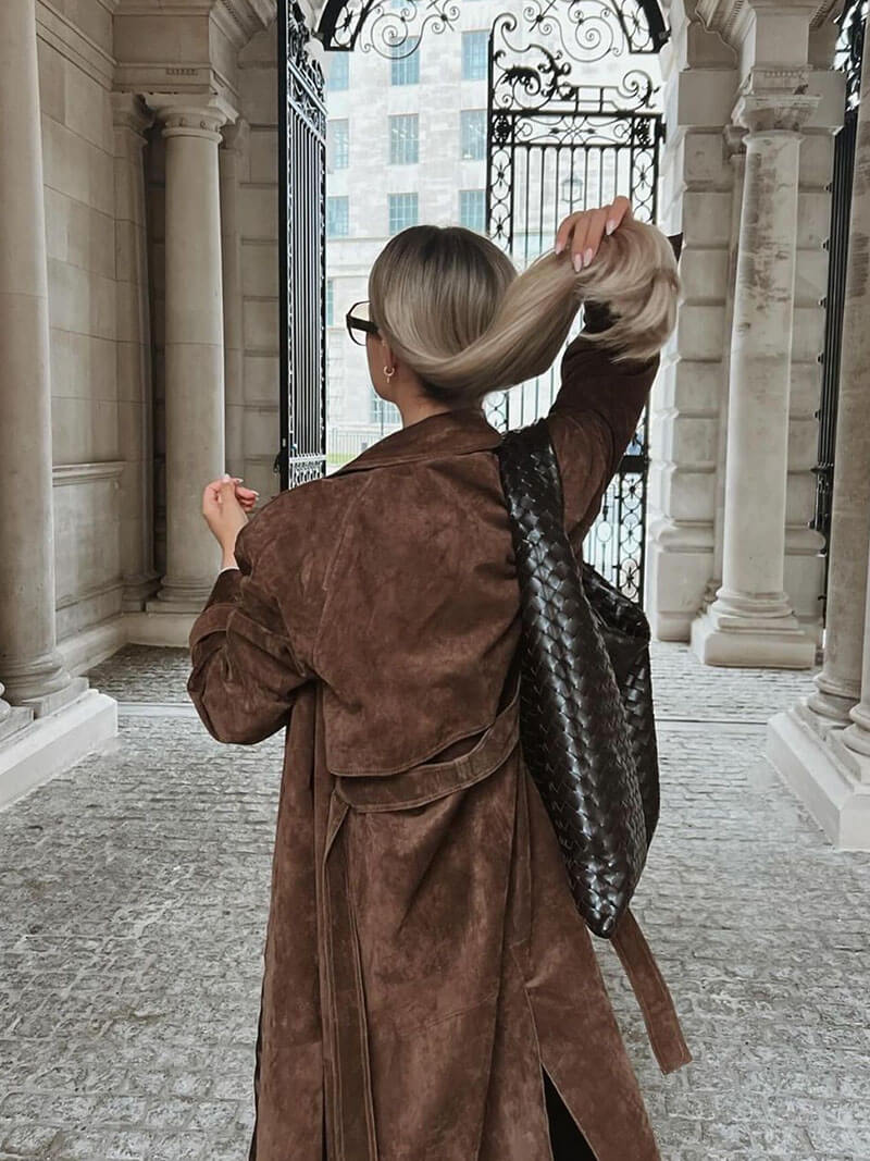Echoarchiv | Zeitloser Wildleder-Trenchcoat für Einen Eleganten Flair