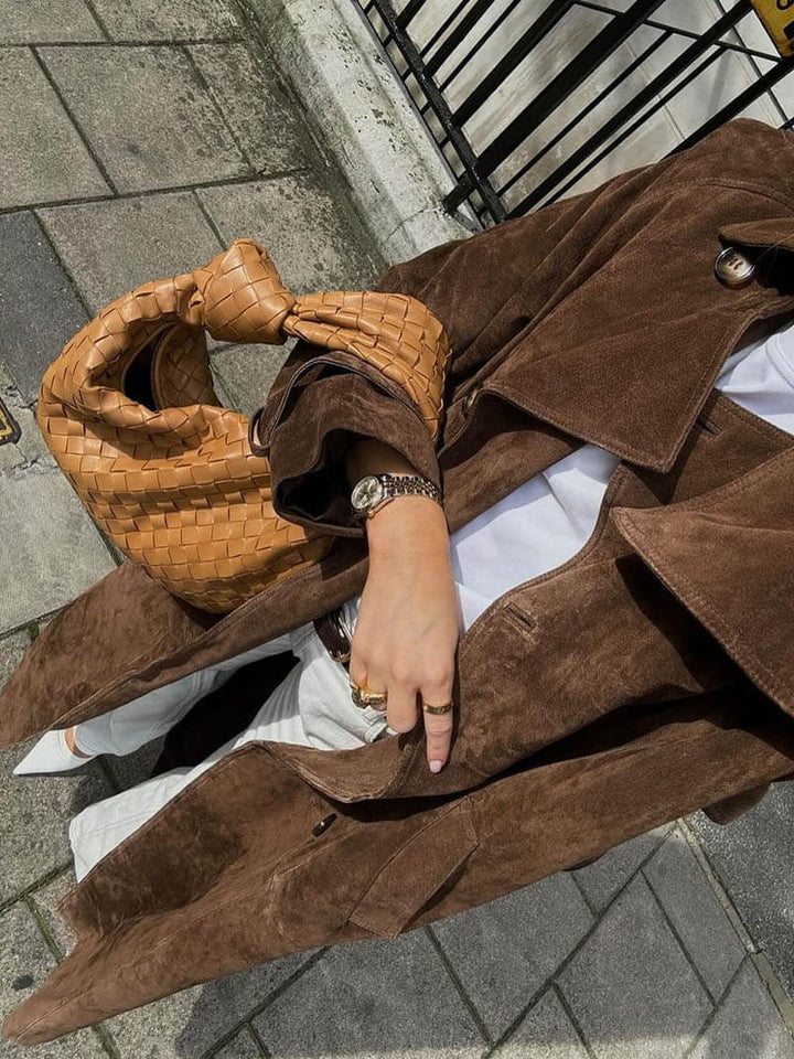 Echoarchiv | Zeitloser Wildleder-Trenchcoat für Einen Eleganten Flair
