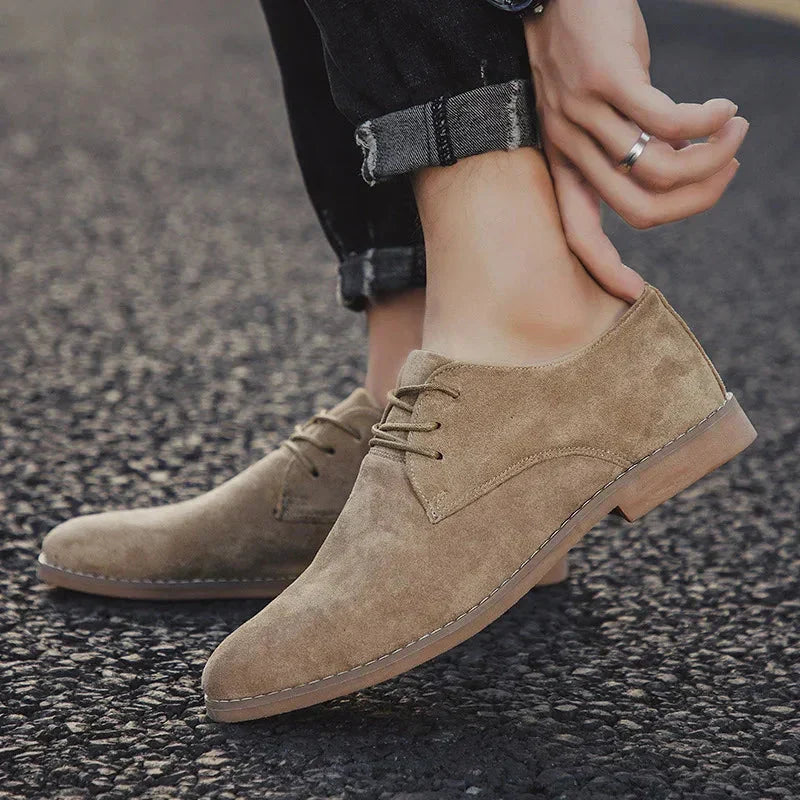 Schuhe aus Wildleder - Robert Echoarchiv