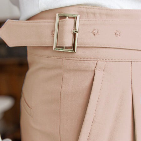 Echoarchiv Classic: Stilvolle Hose mit Schnalle