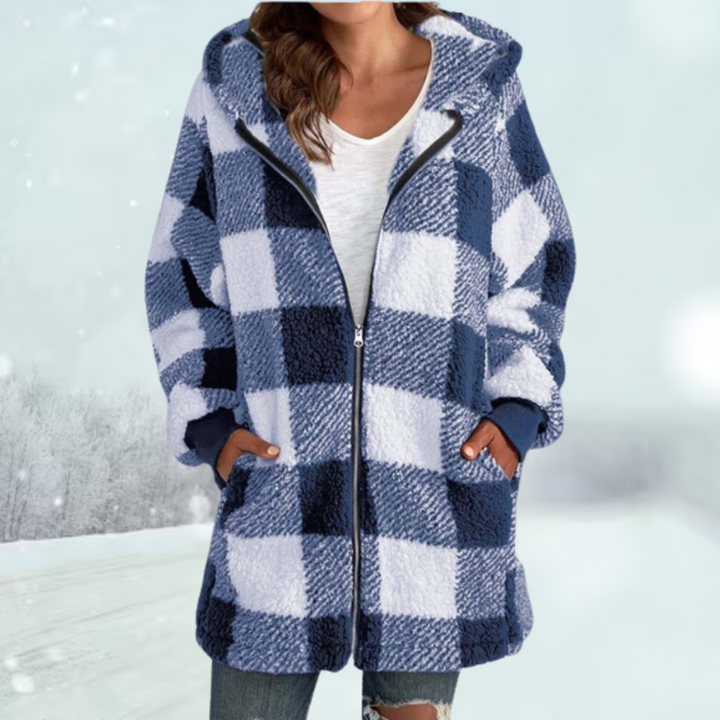 Echoarchiv | Gemütliche karierte Jacke mit Kapuze: Wintersaison 2024
