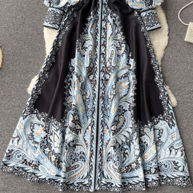 A-Linienkleid mit Gürtel und Blumenmuster