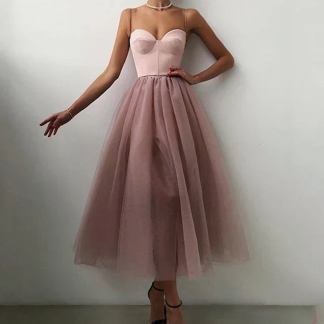 Echoarchiv | Elegantes Tüll-Korsett-Abendkleid für Damen