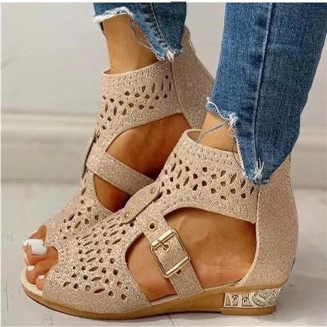 Echoarchiv - Orthopädische Sandalen mit niedrigem Absatz