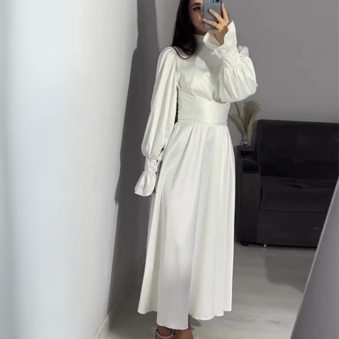 Das seidig weiche Kleid mit langen Ärmeln