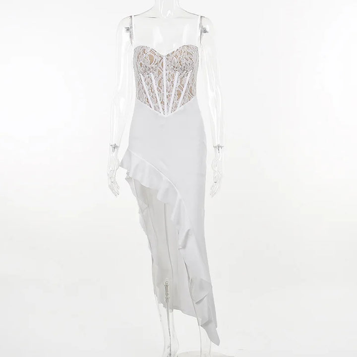 Kleid mit Rüschen und Spitze in High-Low-Design