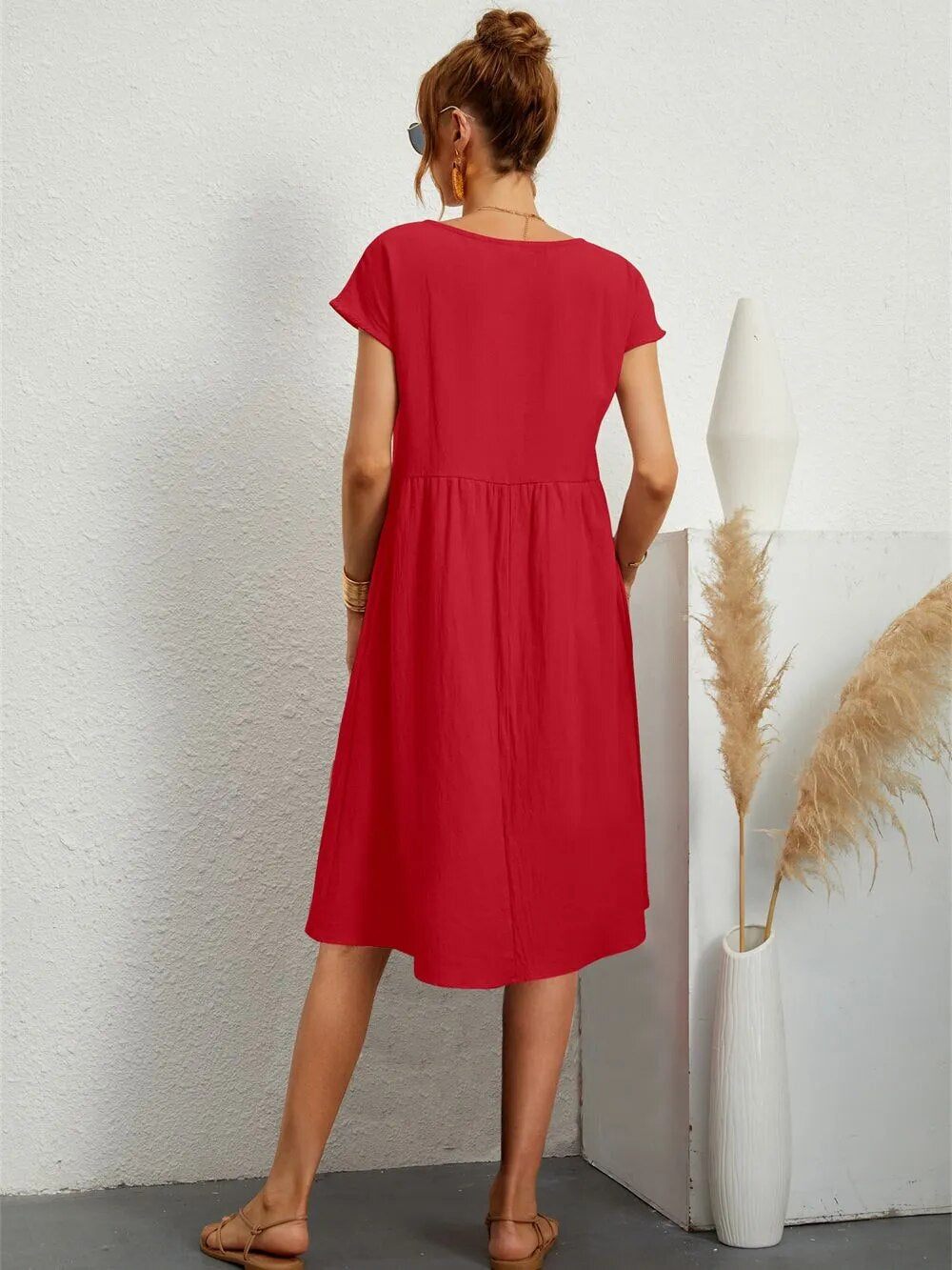 Echoarchiv | Elegantes, Tailliertes Kleid mit Zeitlosem Stil für Frauen