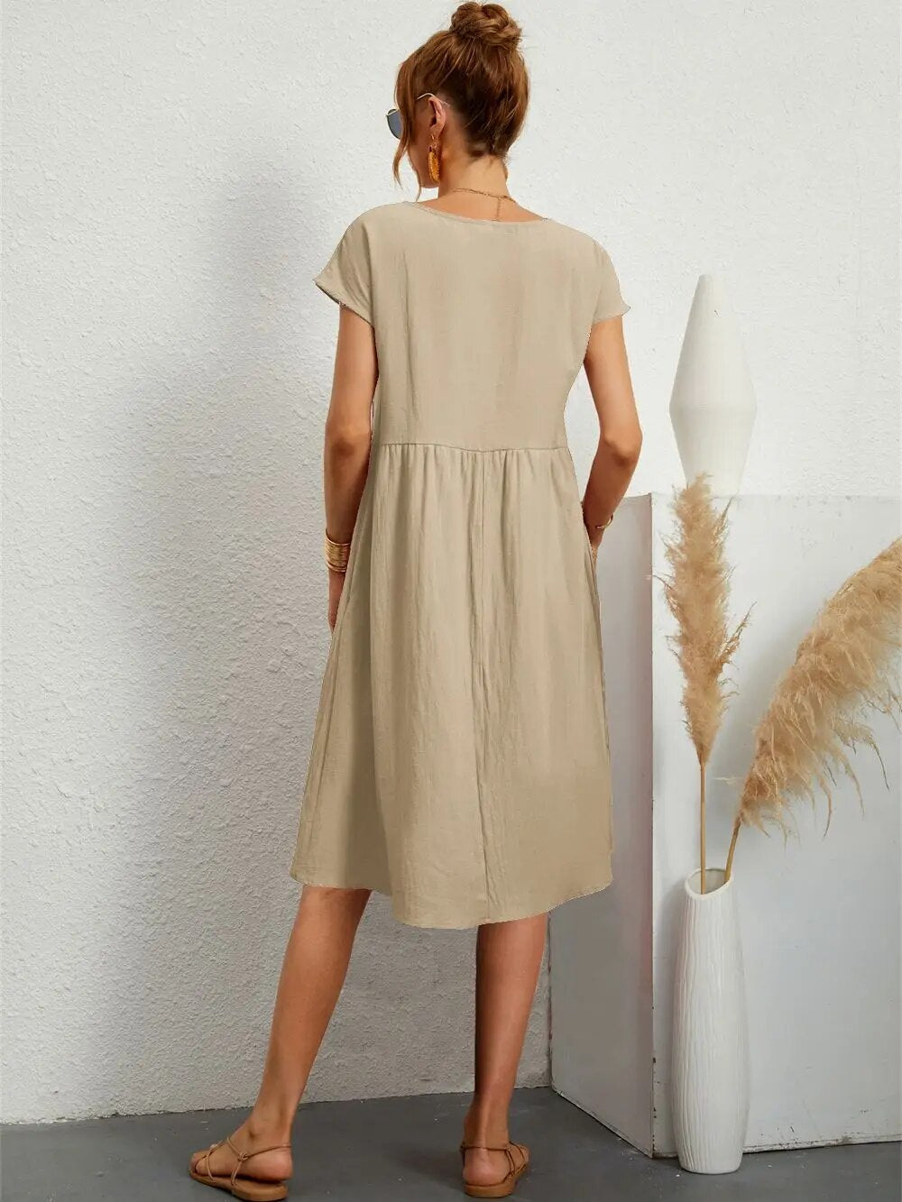 Echoarchiv | Elegantes, Tailliertes Kleid mit Zeitlosem Stil für Frauen