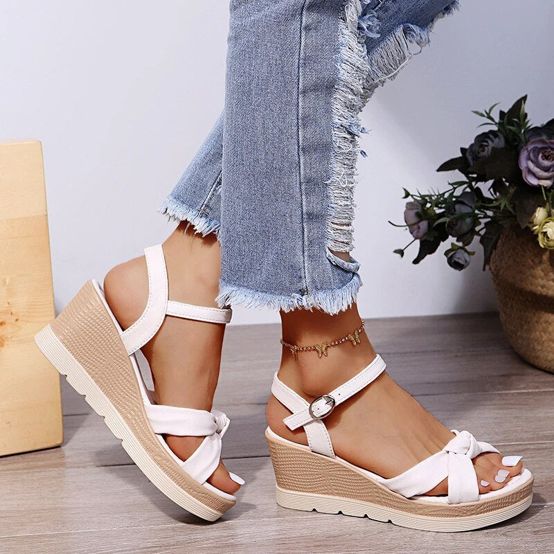 Echoarchiv - Orthopädische Modesandalen