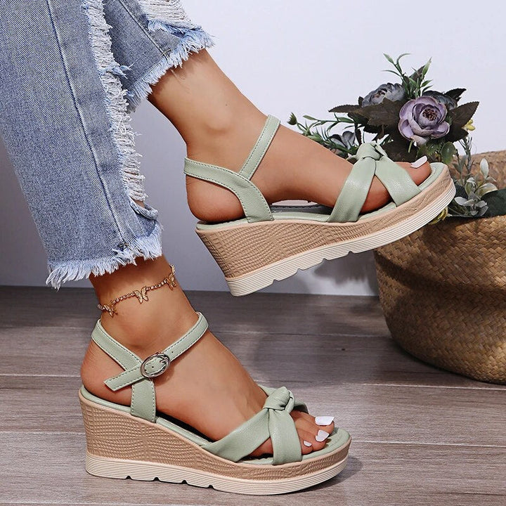 Echoarchiv - Orthopädische Modesandalen