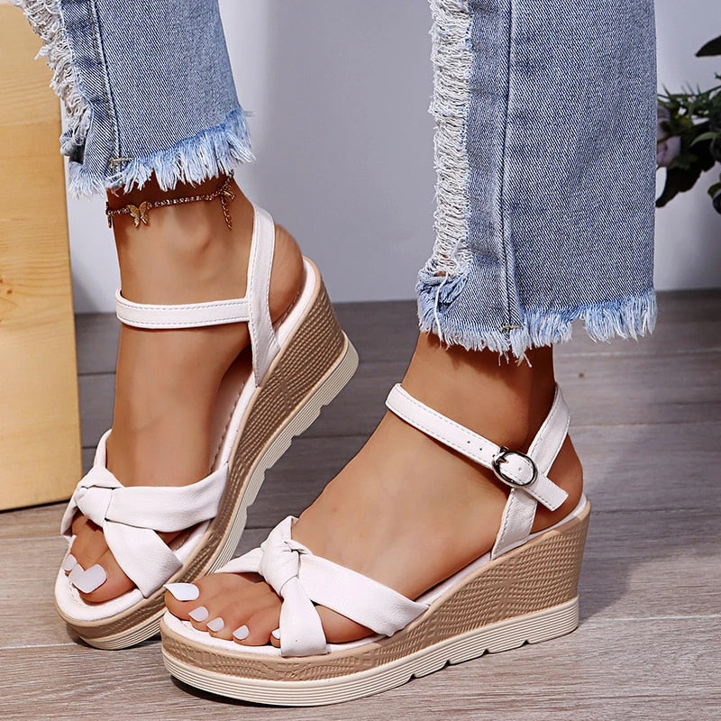 Echoarchiv - Orthopädische Modesandalen
