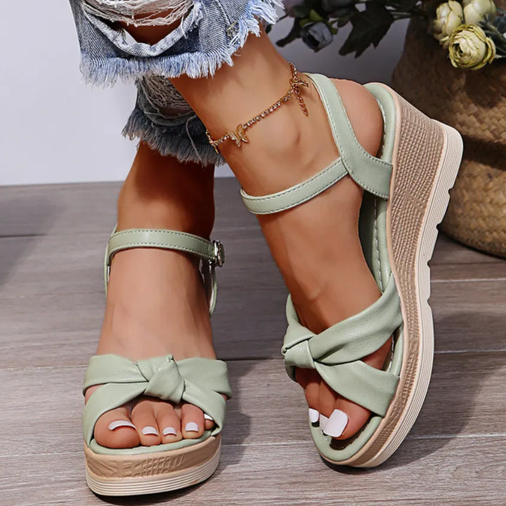 Echoarchiv - Orthopädische Modesandalen