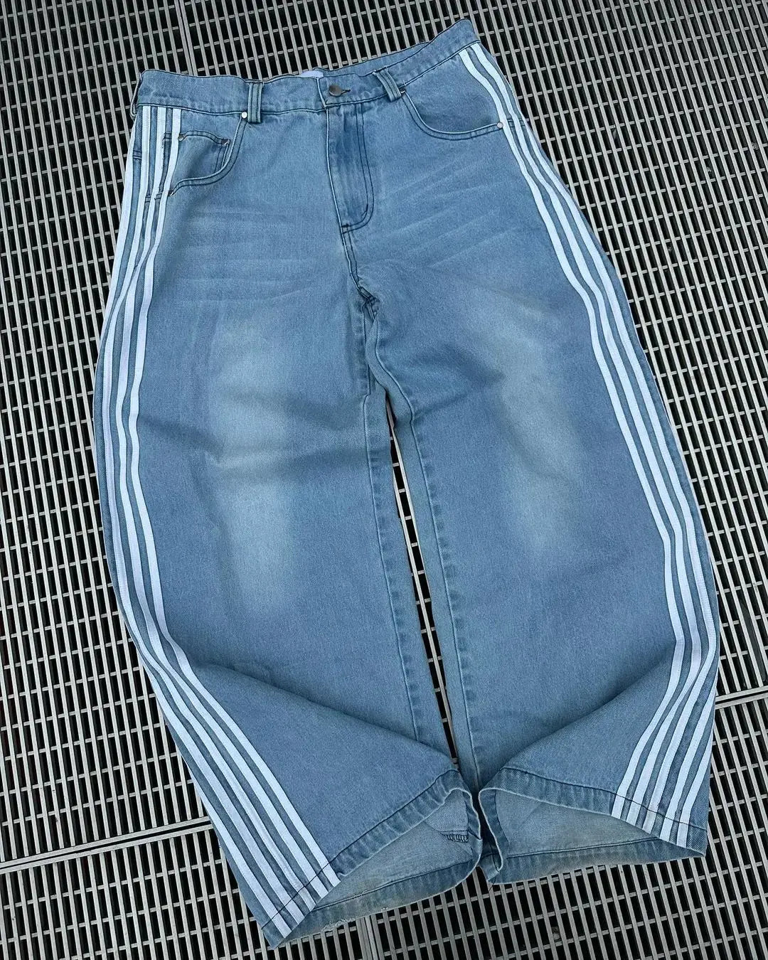 Echoarchiv - Baggy-JEchoarchivns mit hoher Taille