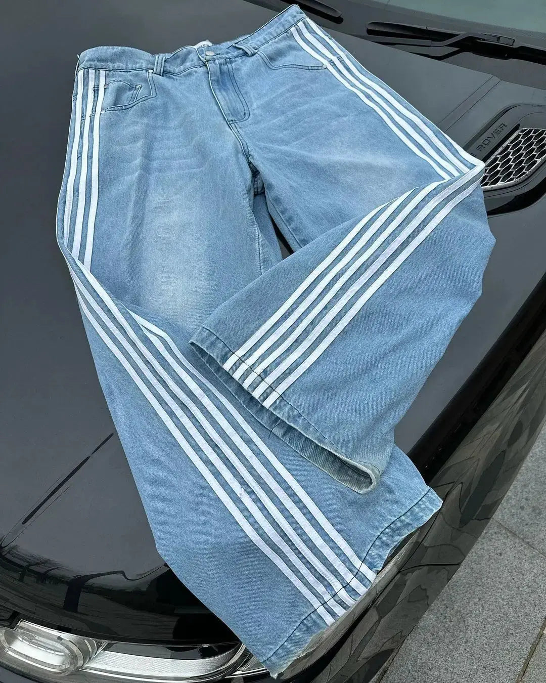 Echoarchiv - Baggy-JEchoarchivns mit hoher Taille