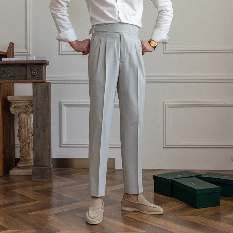 Echoarchiv Classic: Stilvolle Hose mit Schnalle