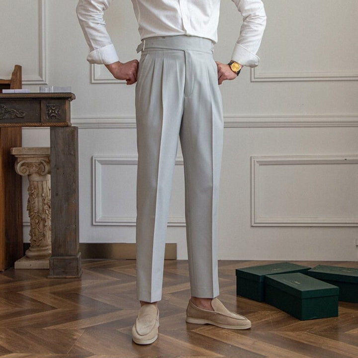 Echoarchiv Classic: Stilvolle Hose mit Schnalle