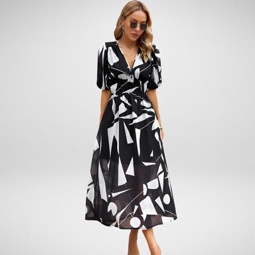 Echoarchiv | Charmantes Kleid mit V-Ausschnitt