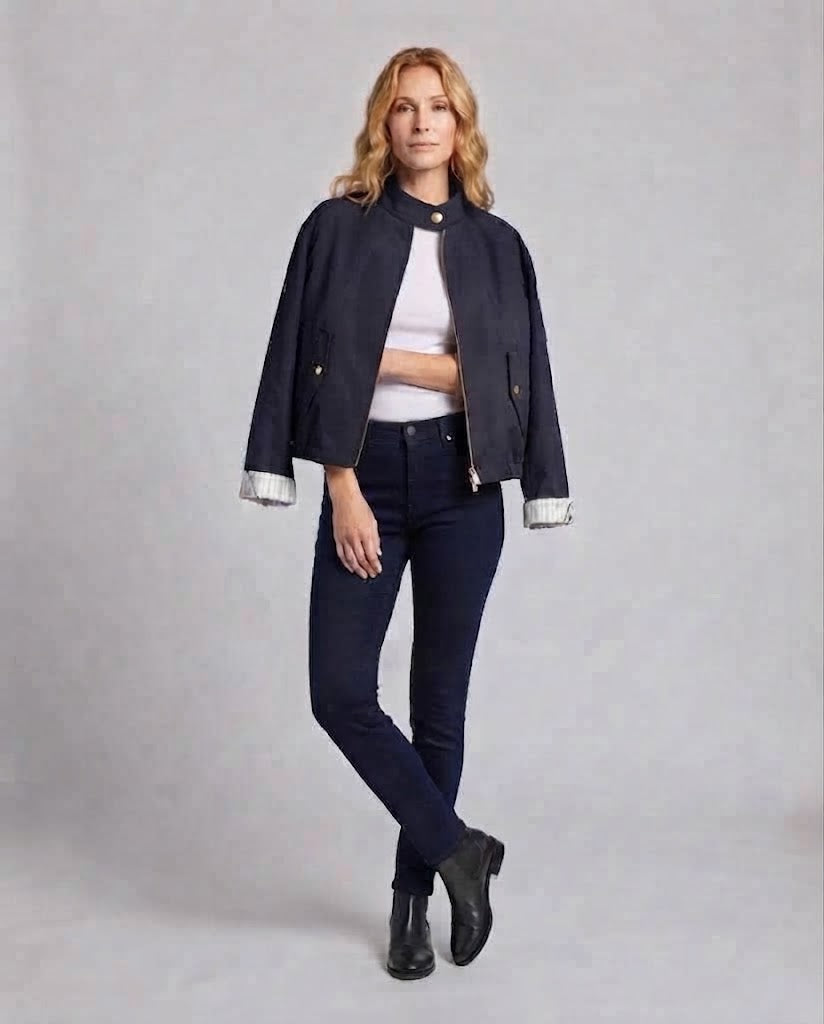 Damen Cropped Utility Jacke mit Stehkragen, Kordelzugsaum und goldfarbenen Details Echoarchiv