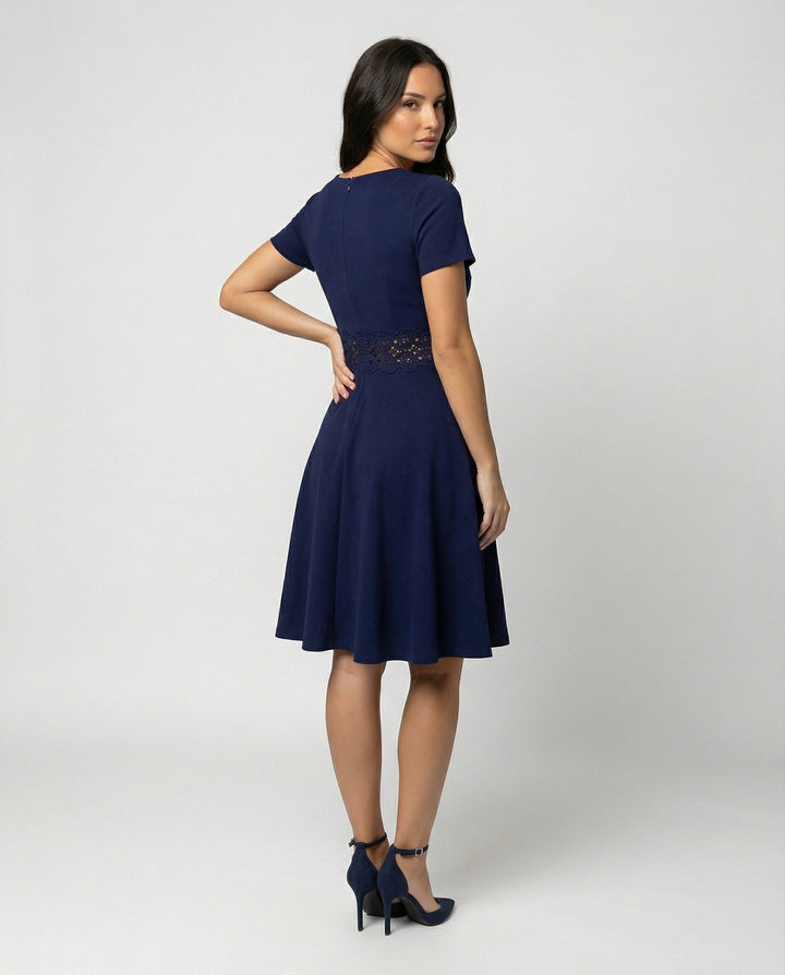 Blaues Kleid mit Kontrastierender Spitze und Akzentuierter Taille
