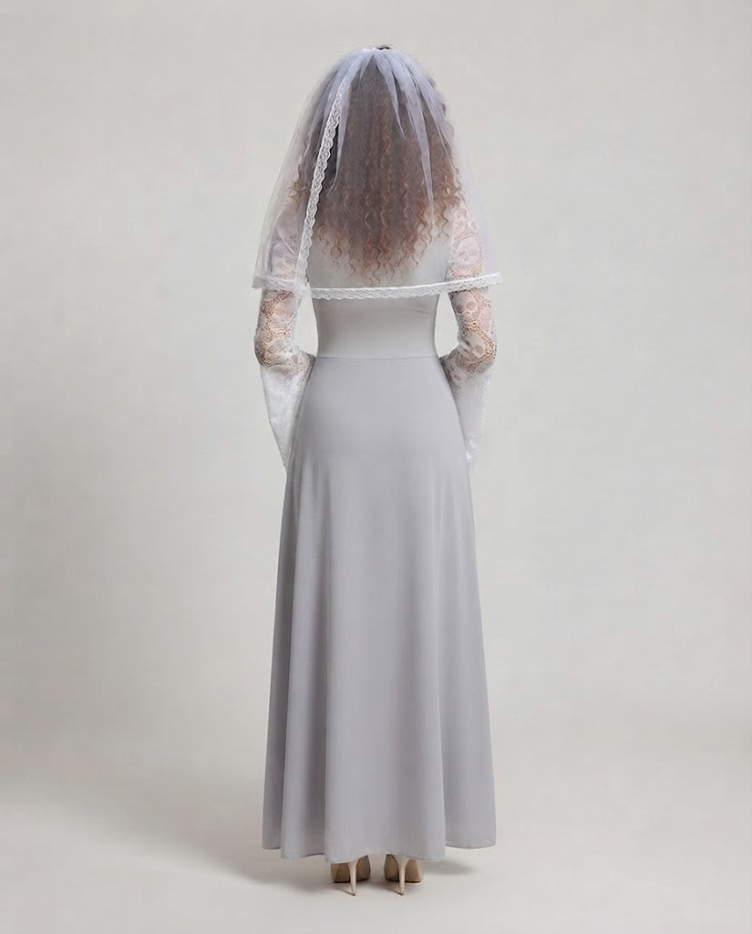 Damen Romantisches Hochzeitskleid mit Spitzenapplikationen und elegantem Schleier Echo Archiv