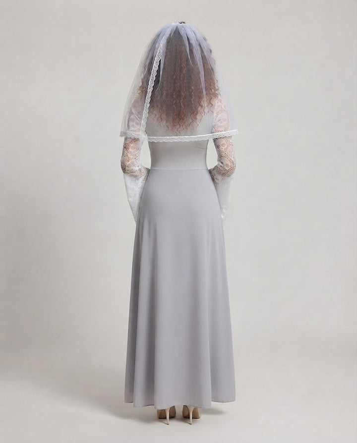 Damen Romantisches Hochzeitskleid mit Spitzenapplikationen und elegantem Schleier Echo Archiv