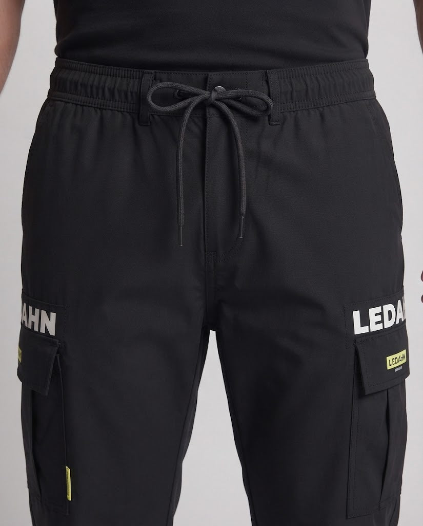 Herrenmode Cargo-Hosen mit Taschen Echoarchiv