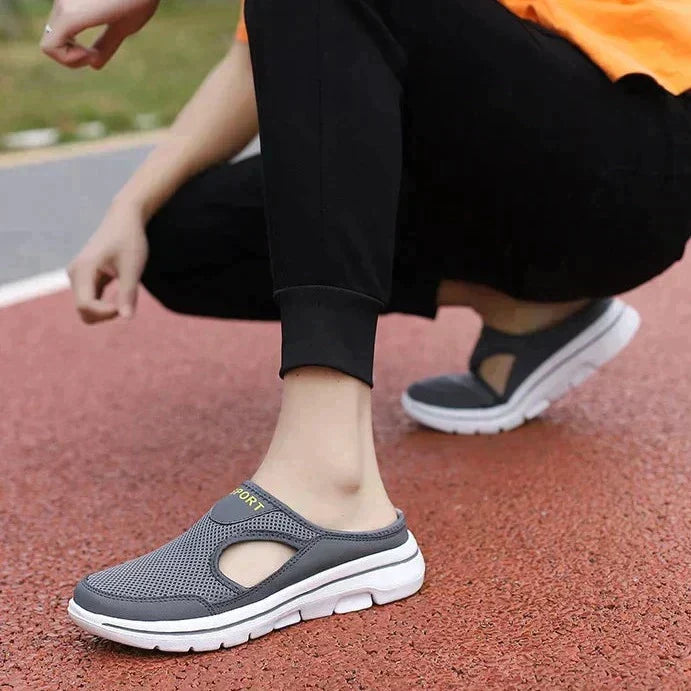 Echoarchiv Damen Slip-On-Pantoletten aus Mesh mit seitlichen Ausschnitten