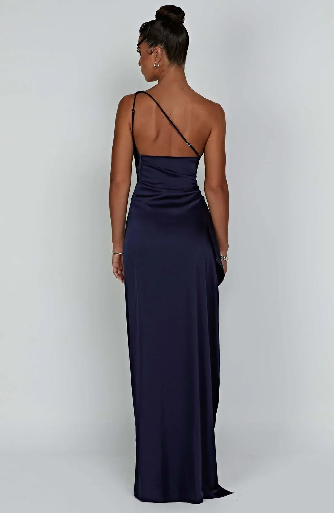 Echoarchiv | Elegantes Ein-Schulter-Kleid mit Schlitz