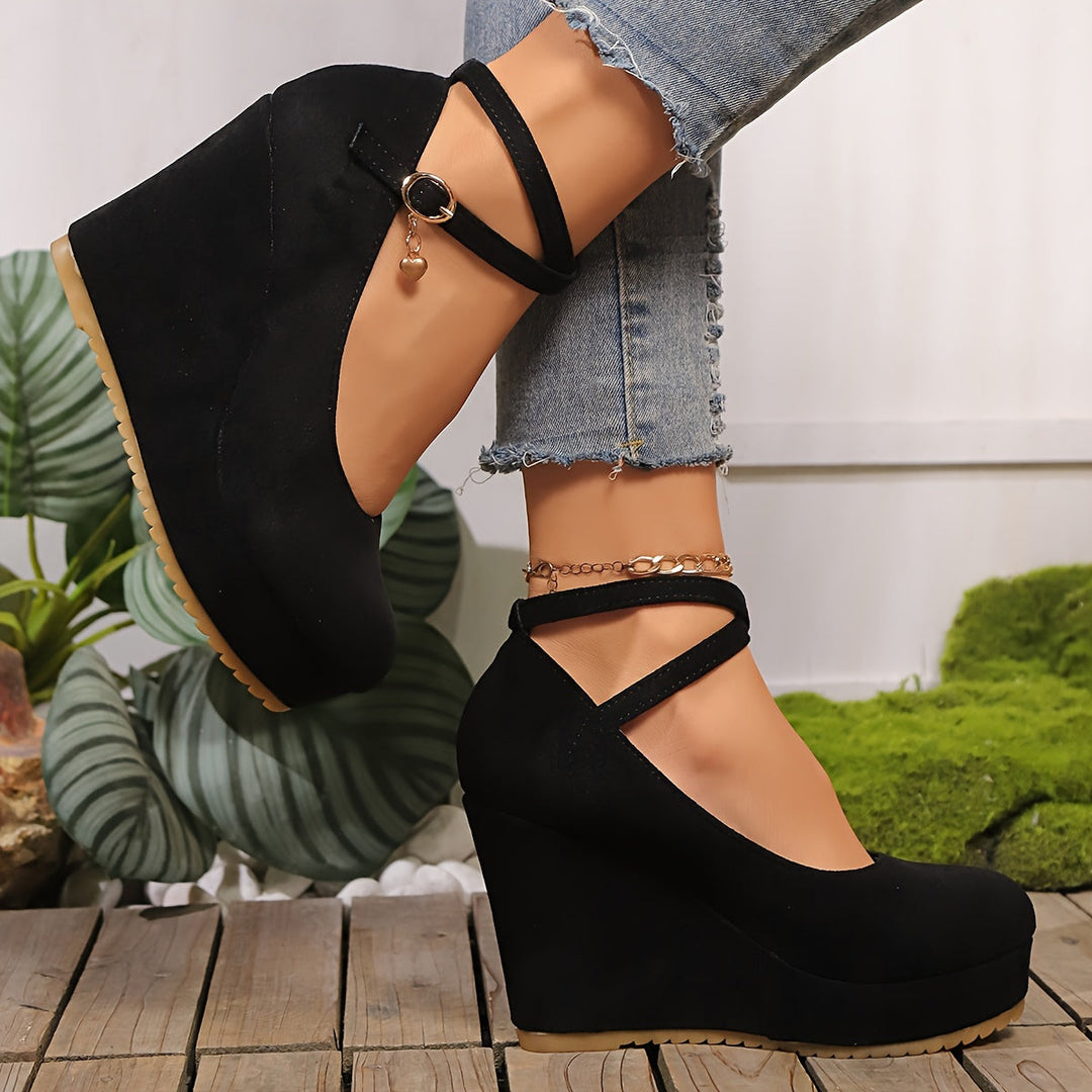 Echoarchiv | Elegante Damenschuhe mit Keilabsatz