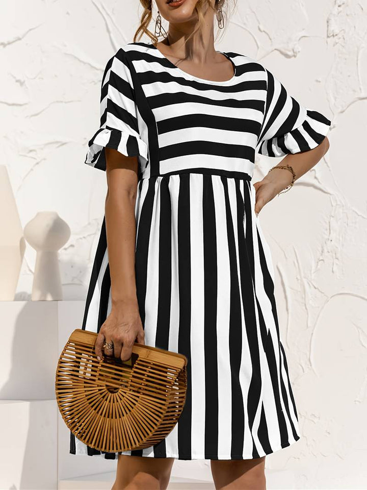 Gestreiftes Kurzes Kleid
