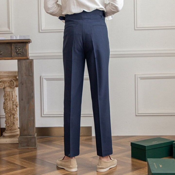 Echoarchiv Classic: Stilvolle Hose mit Schnalle