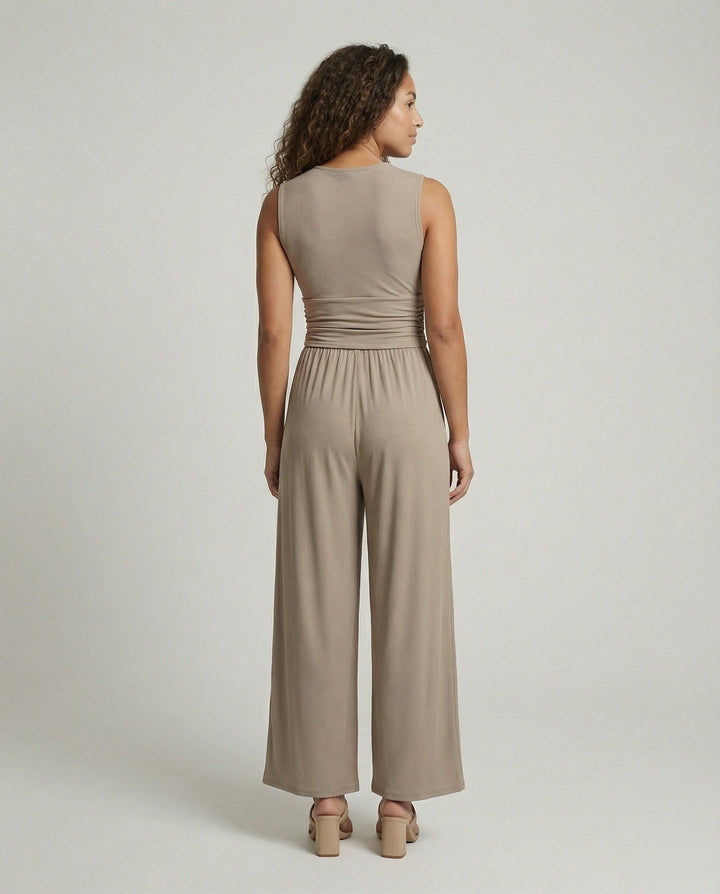 Damen Jumpsuit mit schickem V-Ausschnitt und weitem Bein Echoarchiv