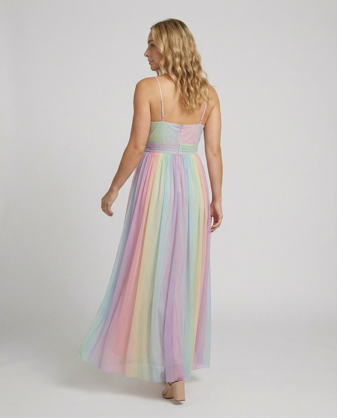 Trendiges Maxikleid mit Spaghettiträgern und buntem Farbverlauf