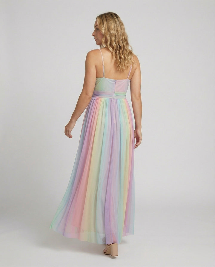 Trendiges Maxikleid mit Spaghettiträgern und buntem Farbverlauf