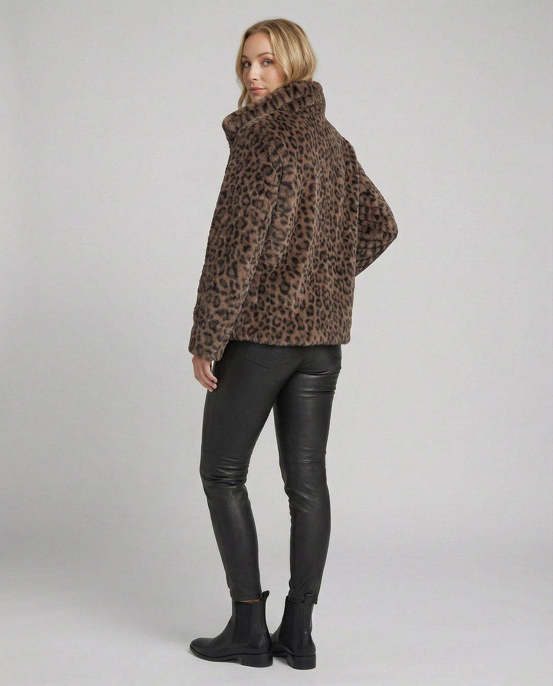 Echoarchiv | Mantel - Kunstpelz - Oversized Fit - Reverskragen - Leopardenprint