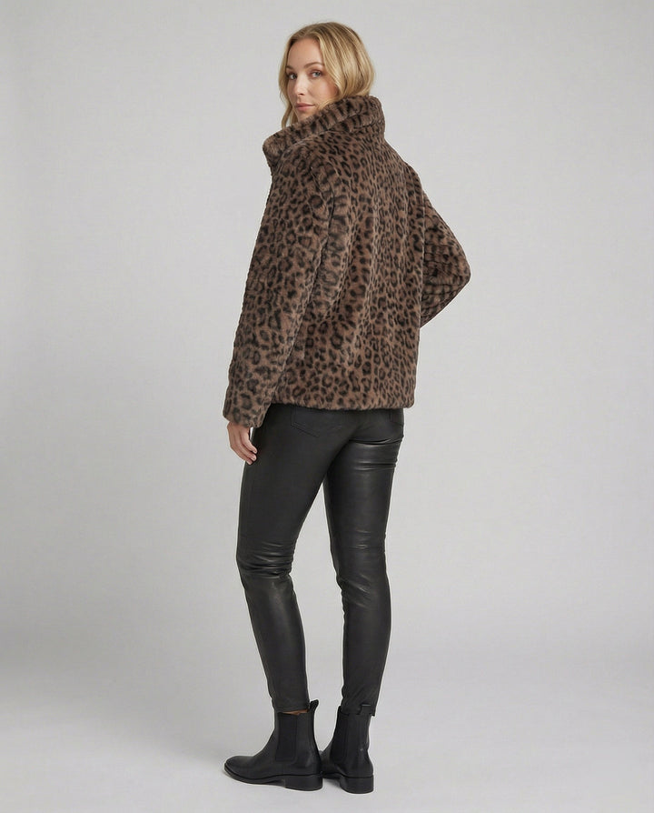 Echoarchiv | Mantel - Kunstpelz - Oversized Fit - Reverskragen - Leopardenprint