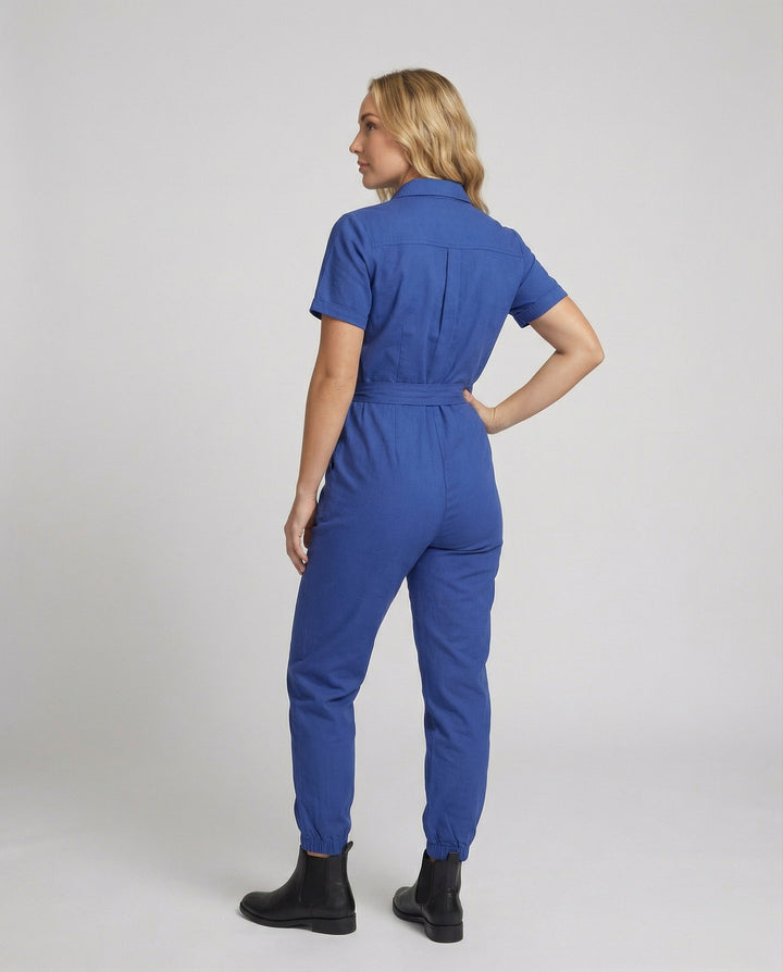 Damen lässiger Jumpsuit mit tailliertem Schnitt und durchgehender Knopfleiste Echoarchiv