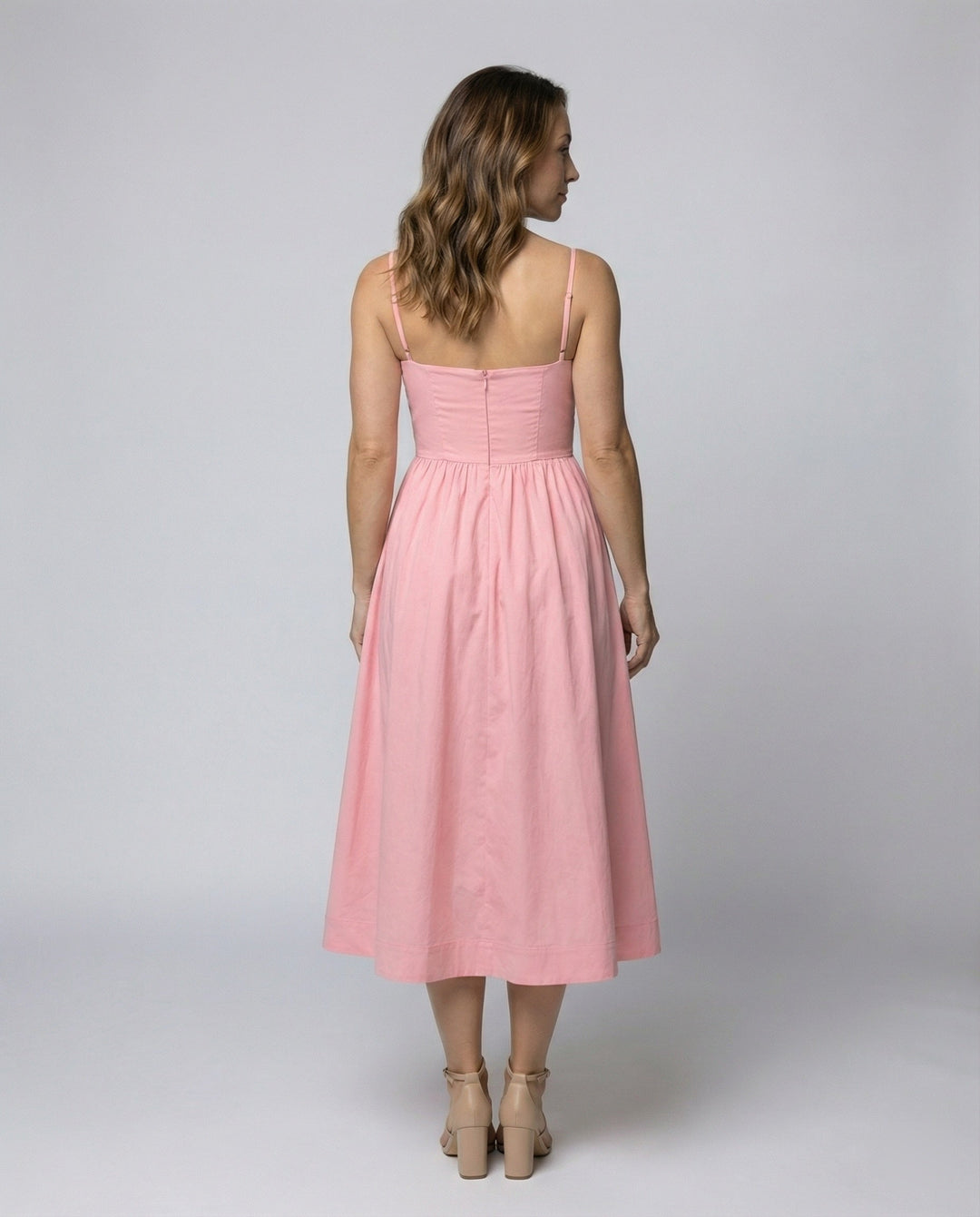 Echoarchiv | Einfarbiges Kleid mit U-Ausschnitt und Strapsen