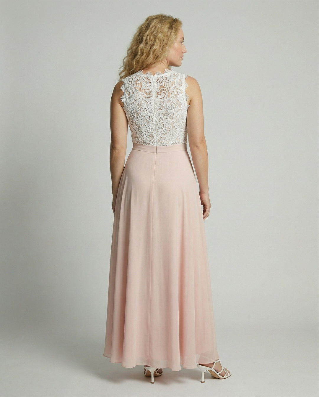 Elegantes Damen Sommerkleid aus Spitze für Sommer | Echoarchiv