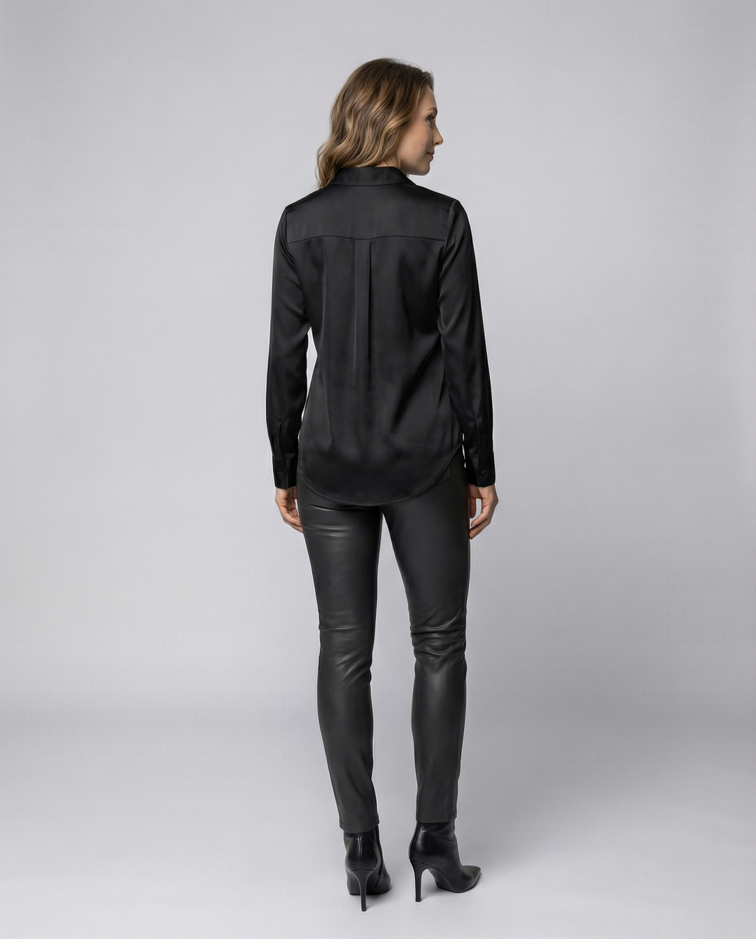 Damen elegante Satinbluse mit klassischem Kragen und zeitlosem Schnitt Echoarchiv
