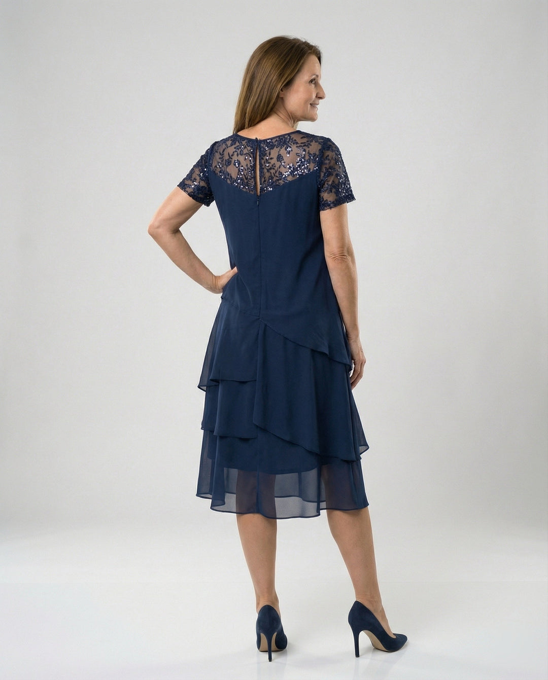 Damen Elegantes Schichtkleid mit Spitzenärmel und asymmetrischem Saum Echoarchiv