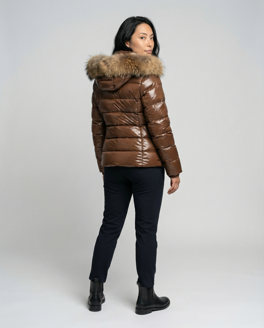 Damen Winterdaunenjacke mit abnehmbarer Kapuze und luxuriösem Fellkragen Echoarchiv