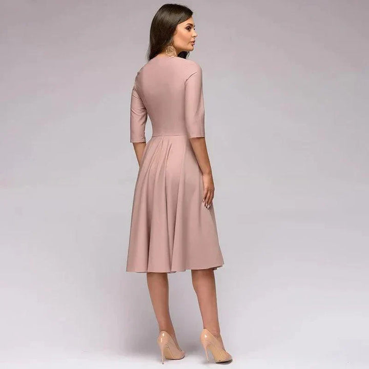 Echoarchiv | Elegantes Midi-Kleid mit femininer Silhouette